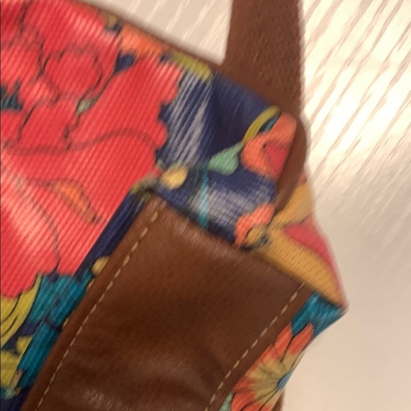 Sakroots Crossbody Bag - Picture 4 of 10